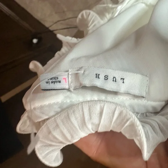 NWOT SIZE L Lush White Asymmetrical Ruffled Tank Top - Picture 6 of 7